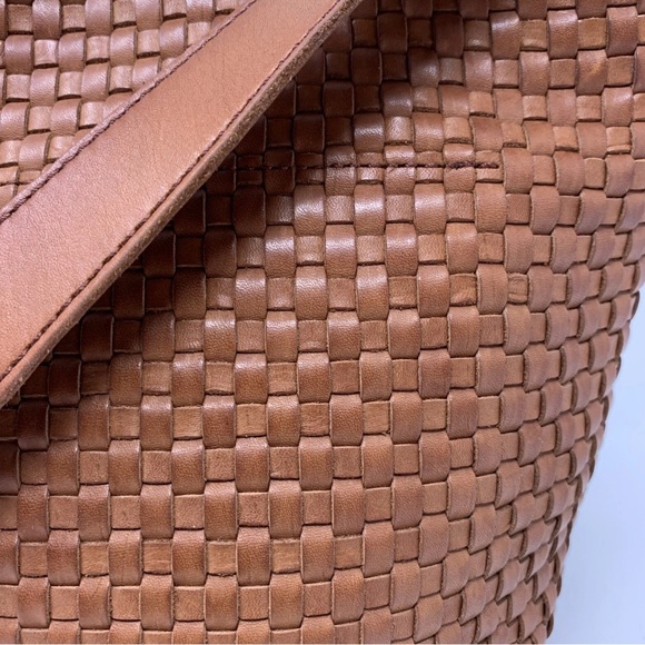 Madewell Essential Mini/Small Bucket Tote: Essential Woven Edition - Picture 2 of 10